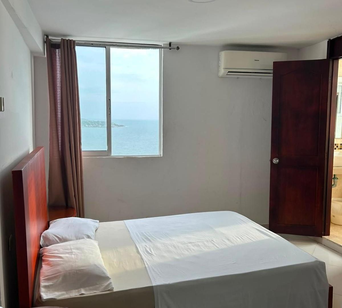 Comfortable With Spectacular Ocean Views
